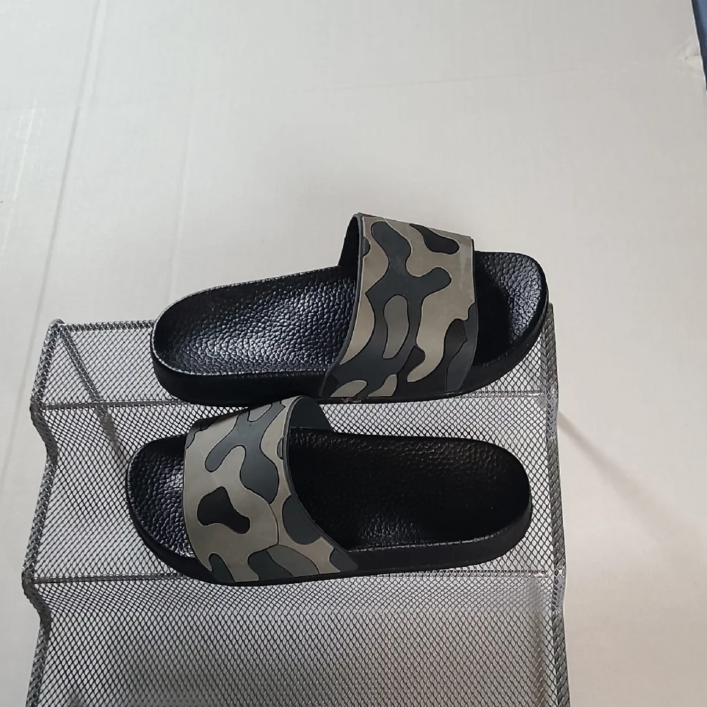Kids Boys Camouflage Slide Sandals EUC Size 11-12